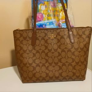Pre owned coach tote jacquard